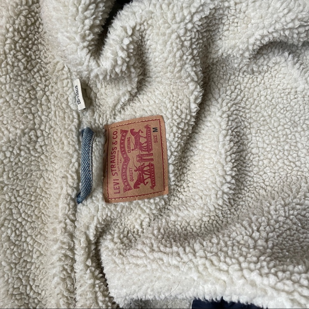 Levis Shearling Jean Jacket, Size Medium - image 3